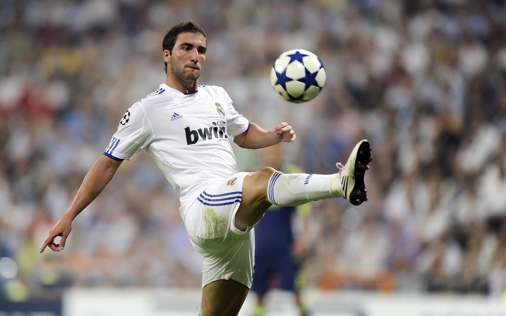 新战术亮相:球队如何利用阵型打破对手?,球队战术怎么设置